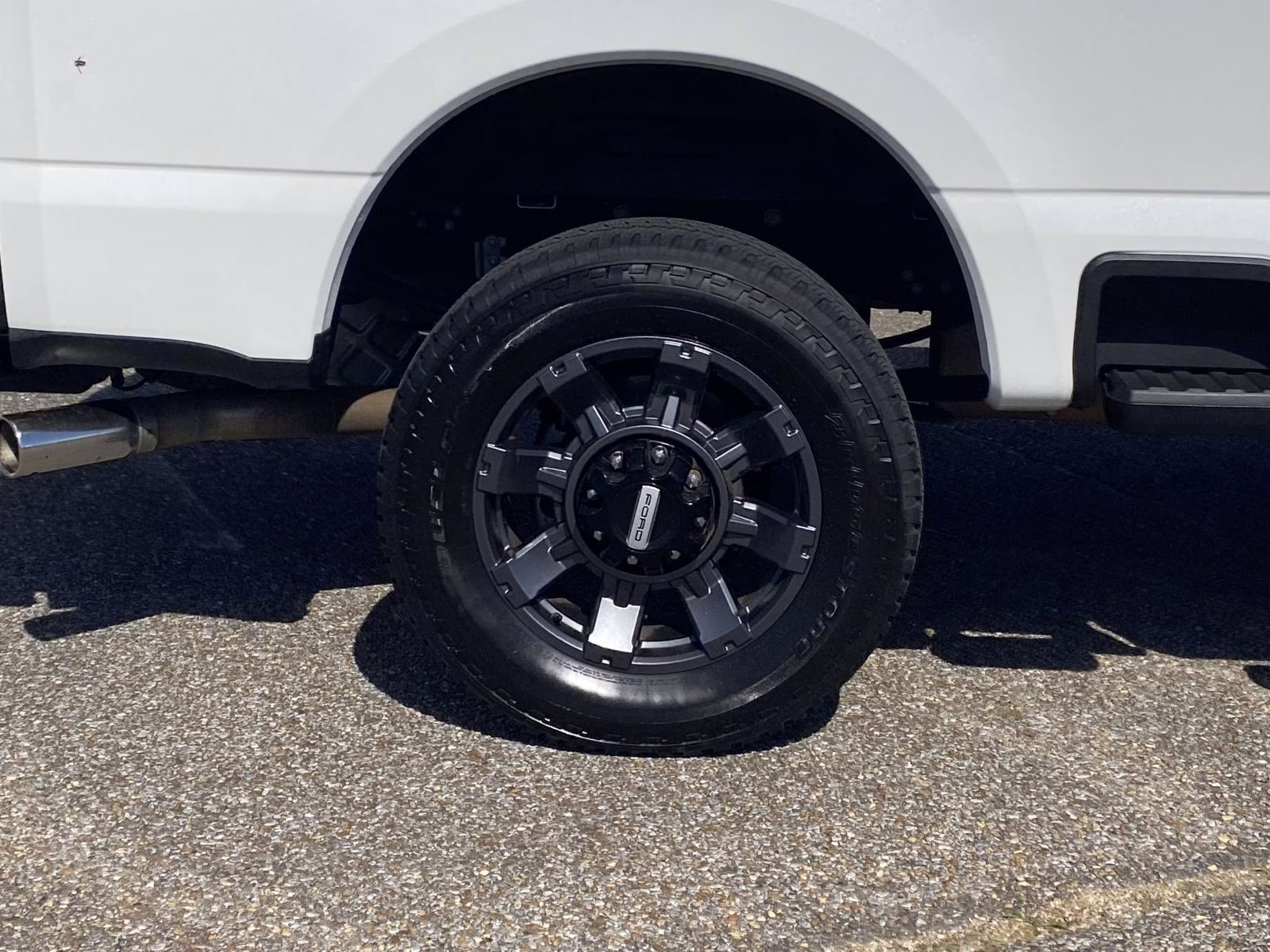 2024 White Metallic Ford Super Duty F-250 SRW Lariat 4X4 Truck