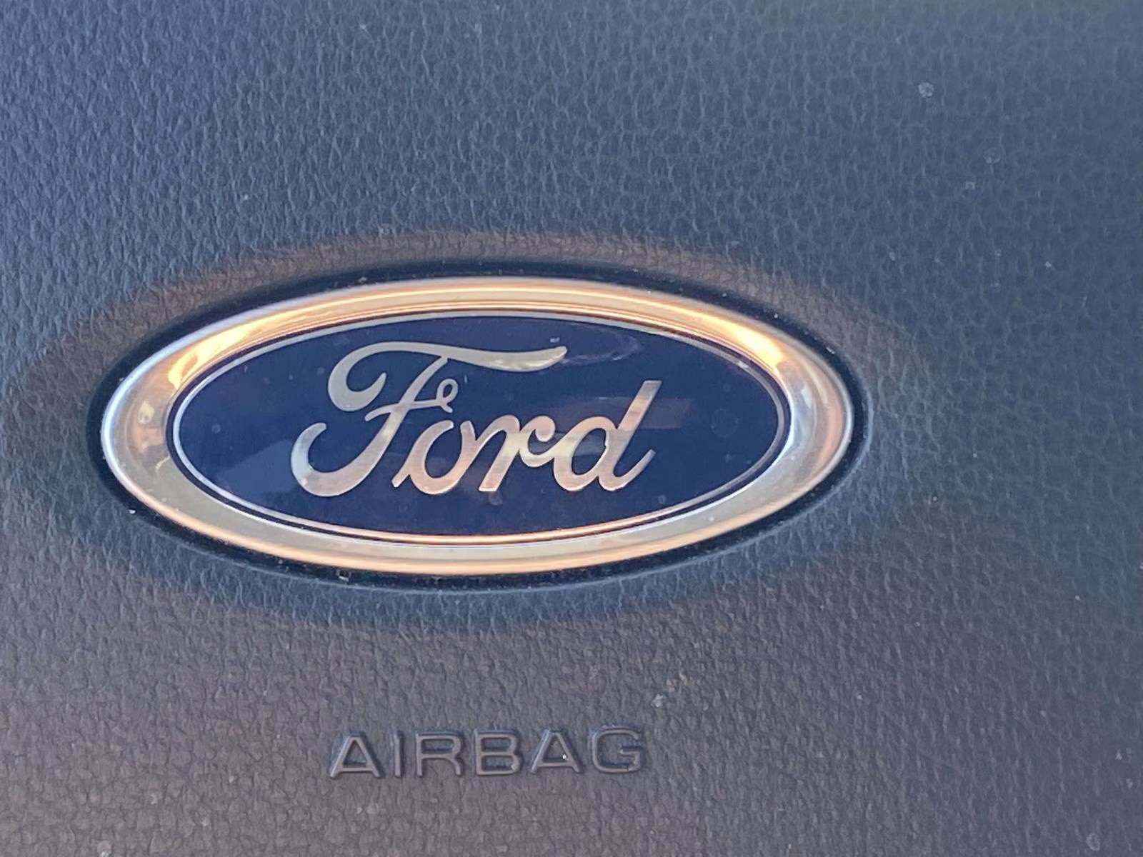 2024 White Metallic Ford Super Duty F-250 SRW Lariat 4X4 Truck