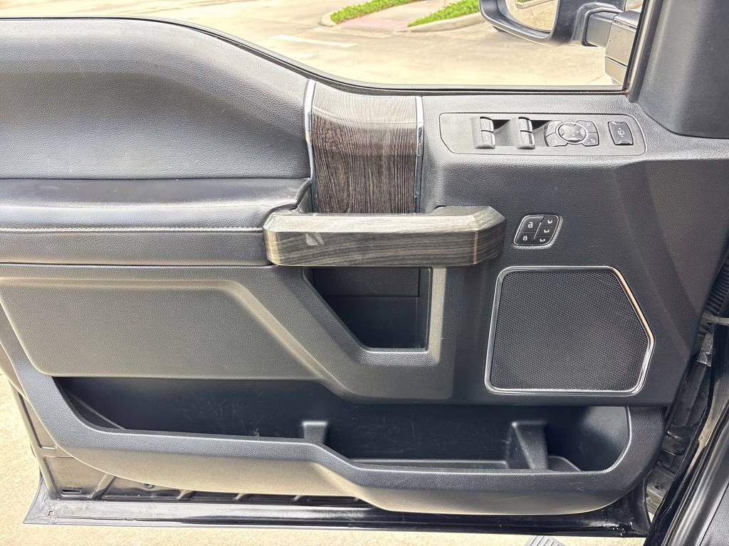 2021 Black Metallic Ford Super Duty F-350 SRW Lariat 4X4 Truck