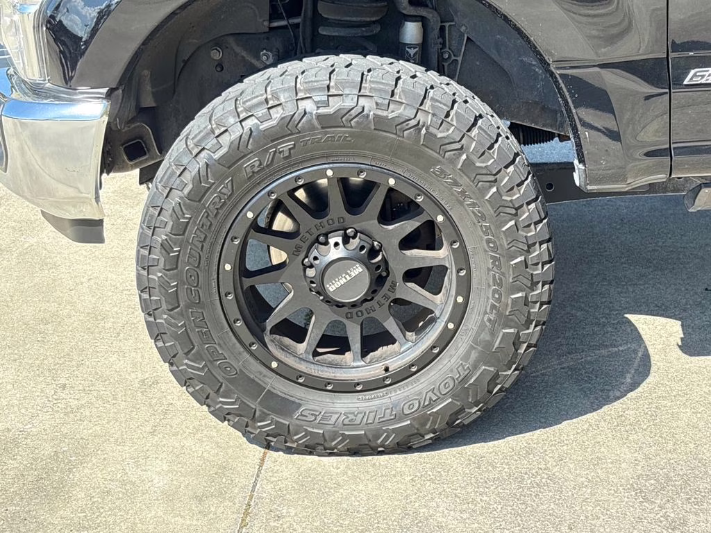 2021 Black Metallic Ford Super Duty F-350 SRW Lariat 4X4 Truck