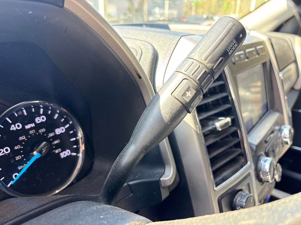 2021 Black Metallic Ford Super Duty F-350 SRW Lariat 4X4 Truck