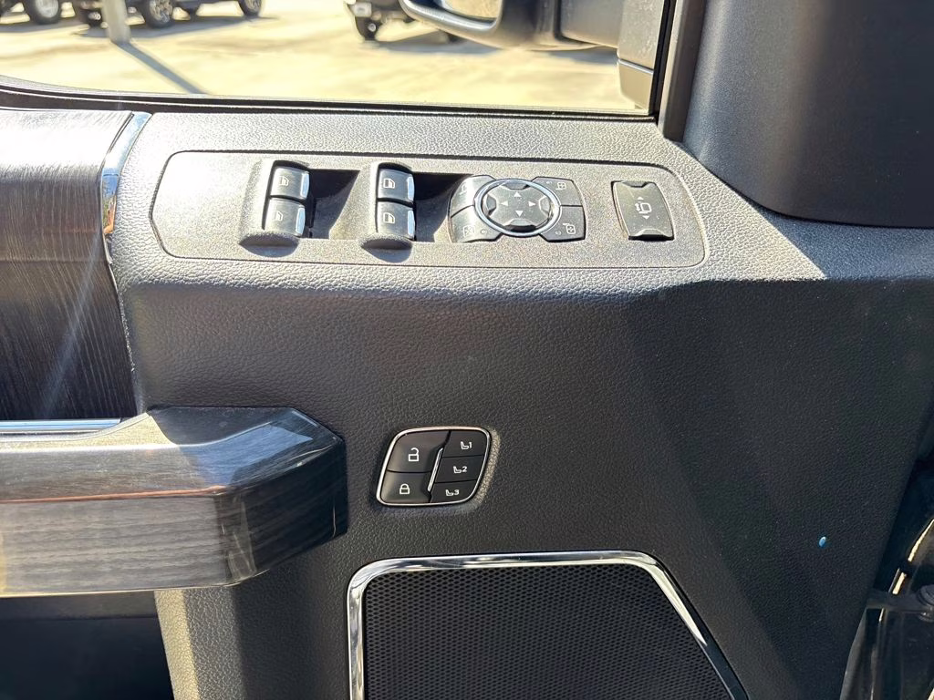 2021 Black Metallic Ford Super Duty F-350 SRW Lariat 4X4 Truck