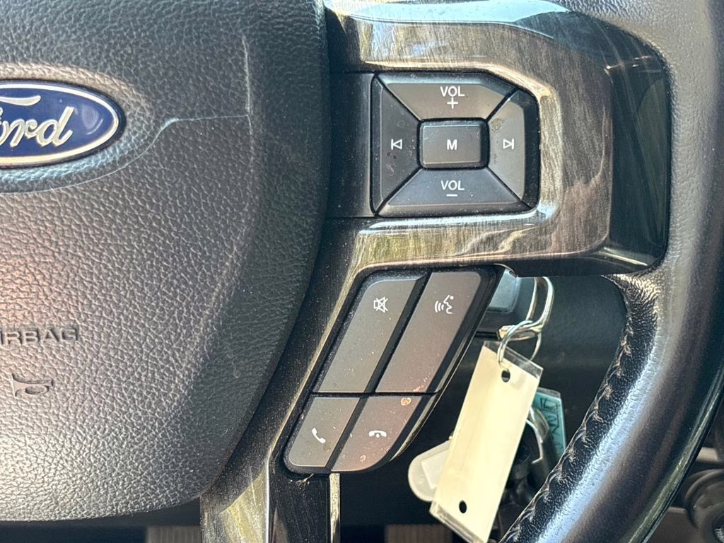 2021 Black Metallic Ford Super Duty F-350 SRW Lariat 4X4 Truck