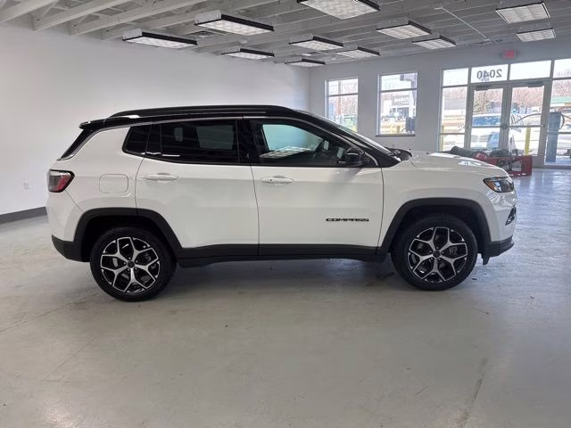 2025 Bright White Clearcoat Jeep Compass Limited 4X4 SUV