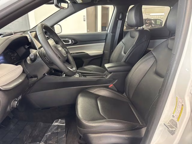 2025 Bright White Clearcoat Jeep Compass Limited 4X4 SUV