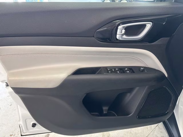 2025 Bright White Clearcoat Jeep Compass Limited 4X4 SUV