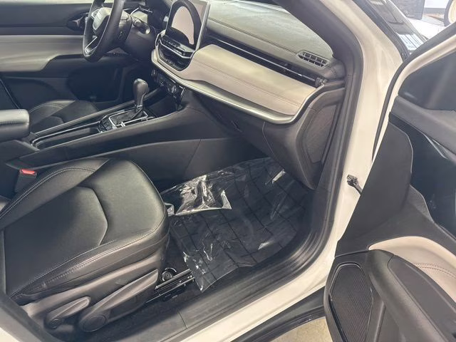 2025 Bright White Clearcoat Jeep Compass Limited 4X4 SUV