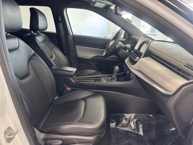 2025 Bright White Clearcoat Jeep Compass Limited 4X4 SUV