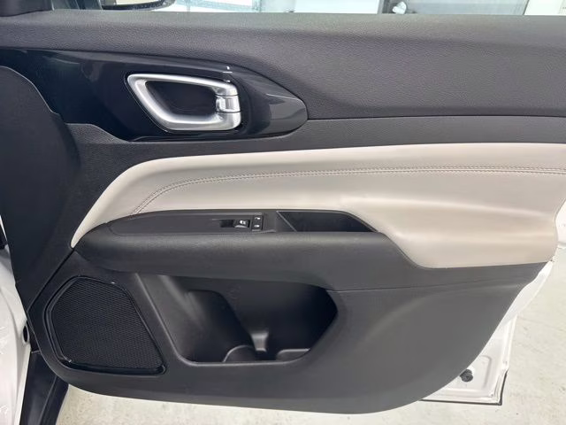 2025 Bright White Clearcoat Jeep Compass Limited 4X4 SUV