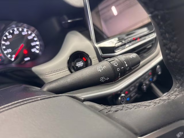 2025 Bright White Clearcoat Jeep Compass Limited 4X4 SUV