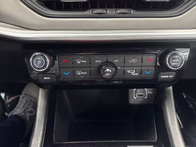 2025 Bright White Clearcoat Jeep Compass Limited 4X4 SUV