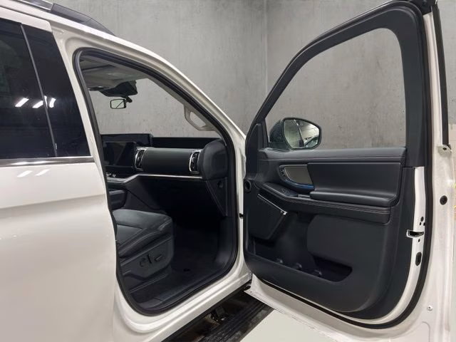 2026 Star White Metallic Tri-Coat Ford Expedition Max Platinum 4X4 SUV