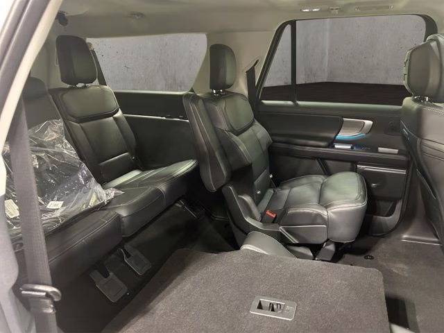 2026 Star White Metallic Tri-Coat Ford Expedition Max Platinum 4X4 SUV