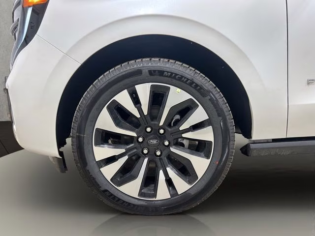 2026 Star White Metallic Tri-Coat Ford Expedition Max Platinum 4X4 SUV