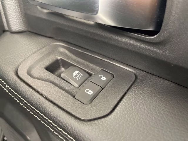 2026 Diamond Black Crystal Pearlcoat Ram 2500 Big Horn 4X4 Truck