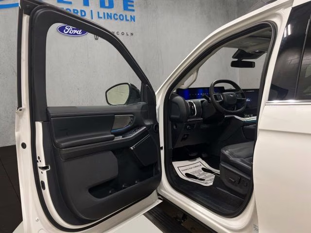 2026 Star White Metallic Tri-Coat Ford Expedition Max Platinum 4X4 SUV