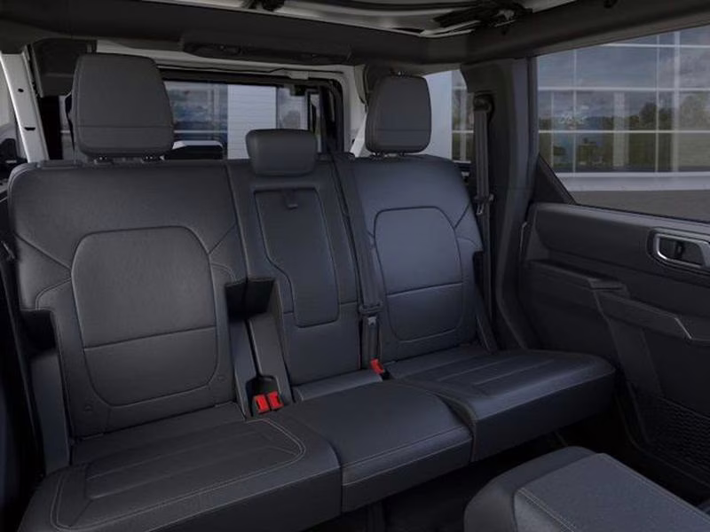 2026 Oxford White Ford Bronco Badlands 4X4 SUV