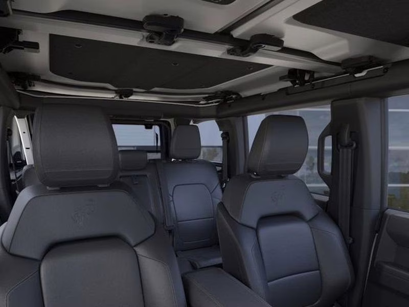 2026 Oxford White Ford Bronco Badlands 4X4 SUV