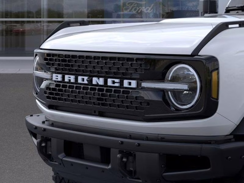 2026 Oxford White Ford Bronco Badlands 4X4 SUV