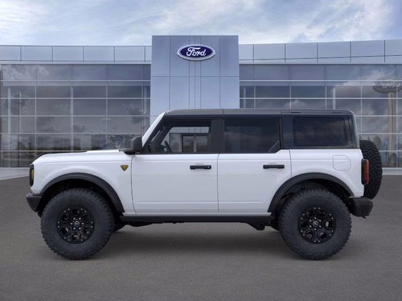 2026 Oxford White Ford Bronco Badlands 4X4 SUV