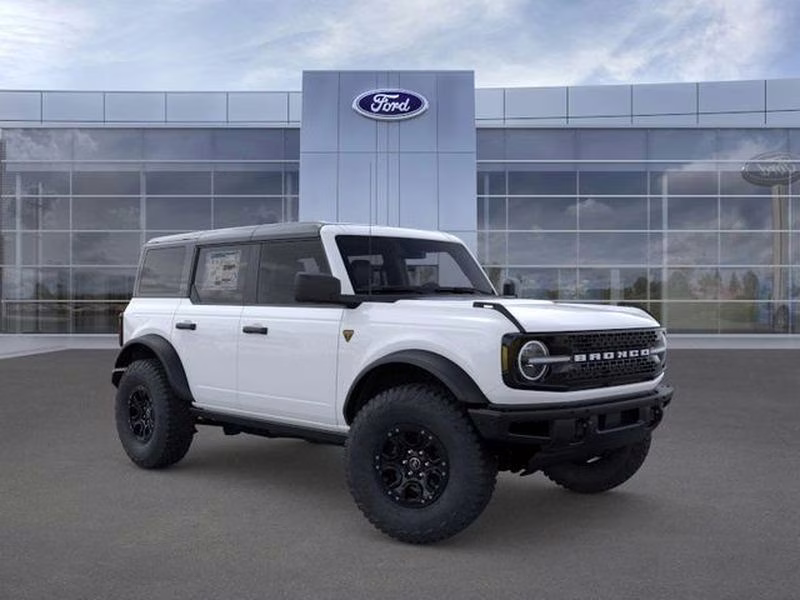 2026 Oxford White Ford Bronco Badlands 4X4 SUV