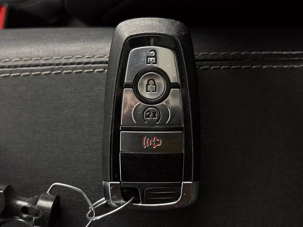 2025 Desert Sand Ford Bronco Badlands 4X4 SUV