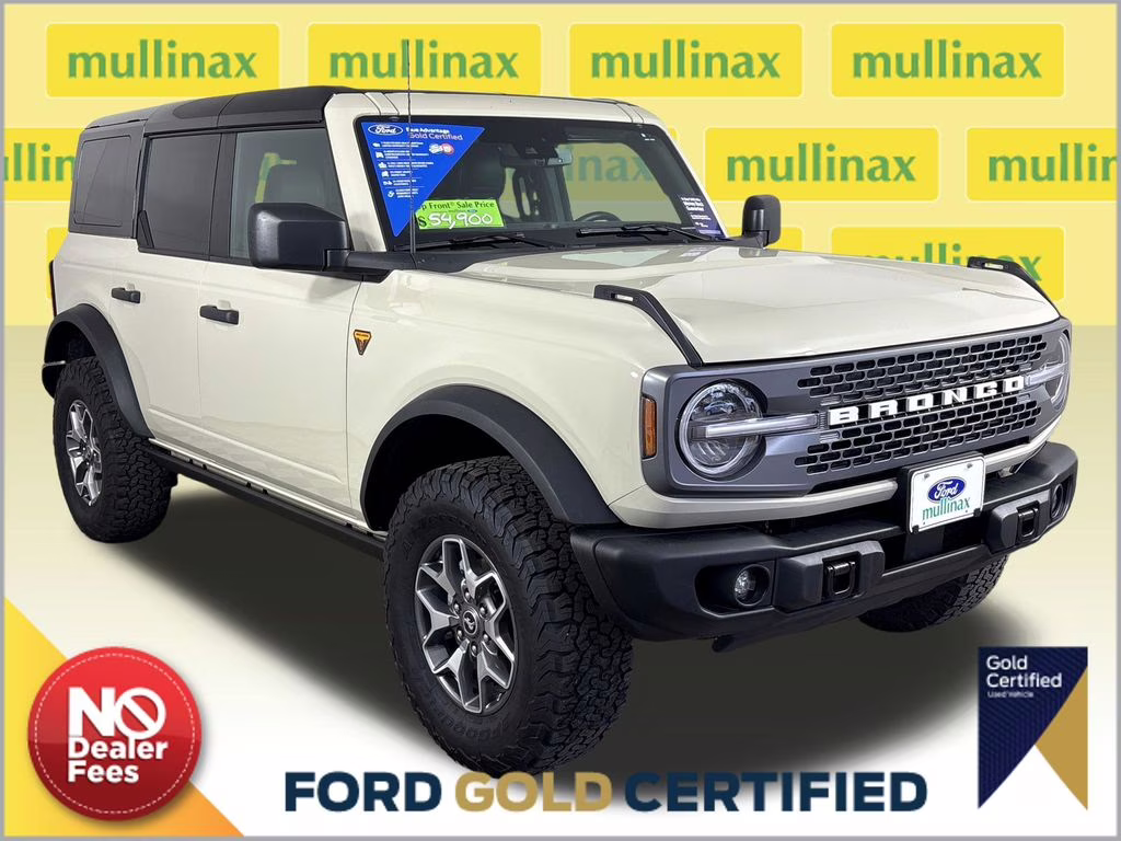 2025 Desert Sand Ford Bronco Badlands 4X4 SUV