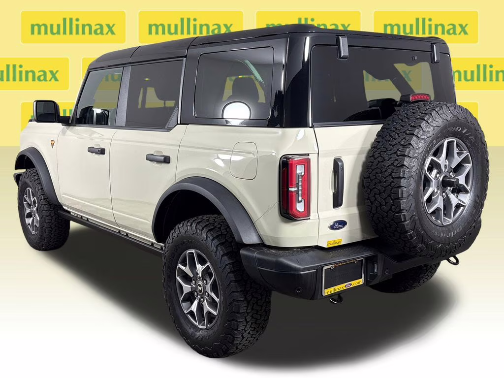 2025 Desert Sand Ford Bronco Badlands 4X4 SUV