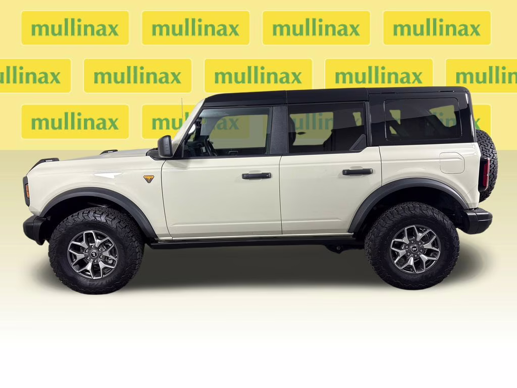 2025 Desert Sand Ford Bronco Badlands 4X4 SUV