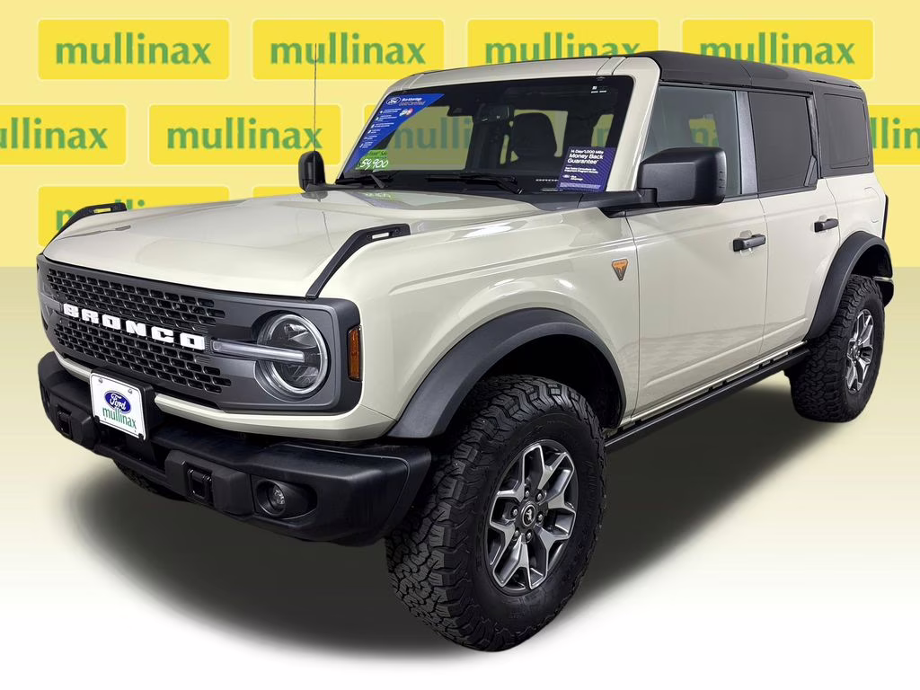 2025 Desert Sand Ford Bronco Badlands 4X4 SUV