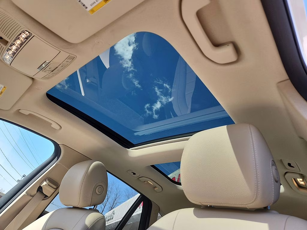 2021 Polar White Mercedes-Benz GLC GLC 300 AWD SUV