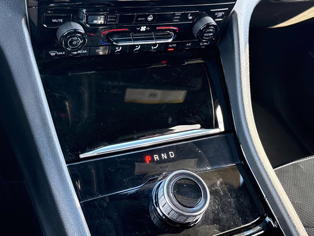 2021 Silver Zynith Jeep Grand Cherokee L Altitude 4X4 SUV