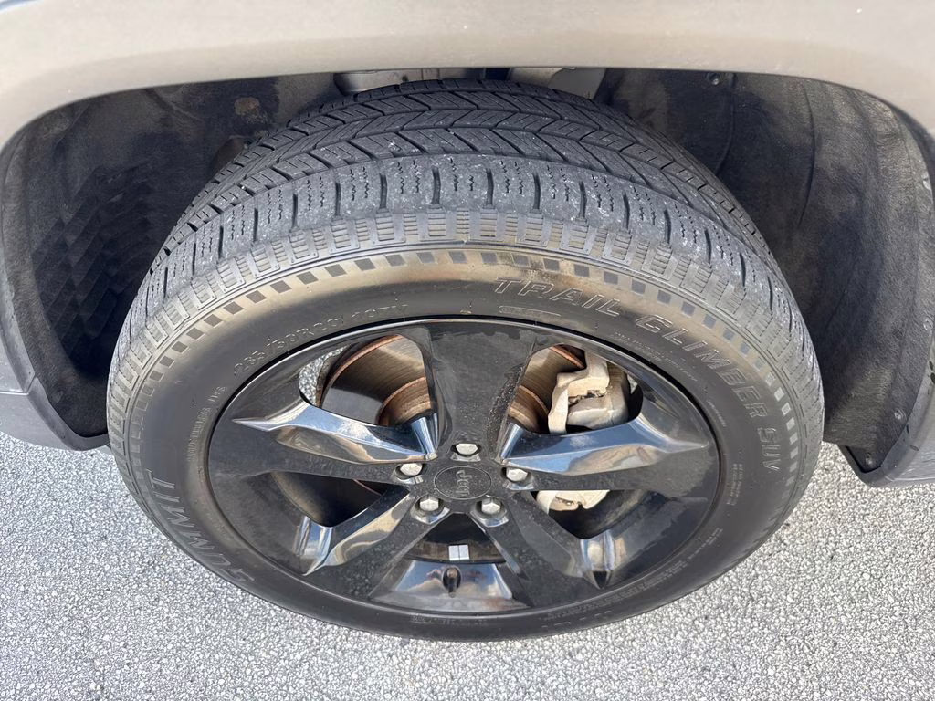 2021 Silver Zynith Jeep Grand Cherokee L Altitude 4X4 SUV