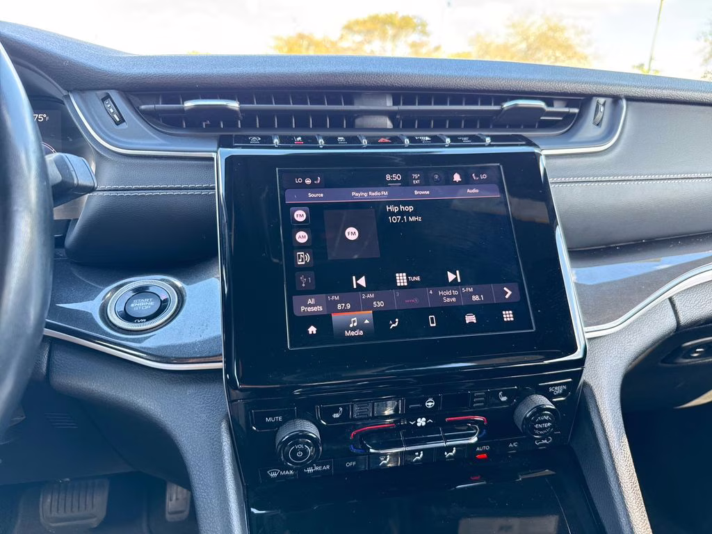 2021 Silver Zynith Jeep Grand Cherokee L Altitude 4X4 SUV