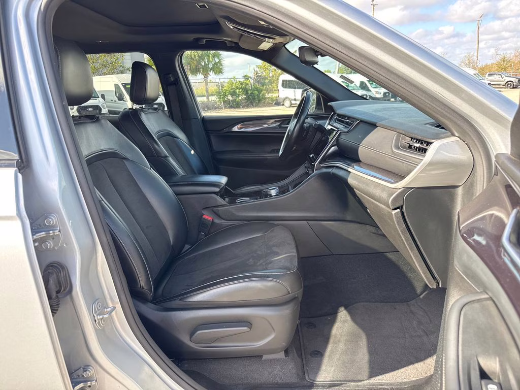 2021 Silver Zynith Jeep Grand Cherokee L Altitude 4X4 SUV