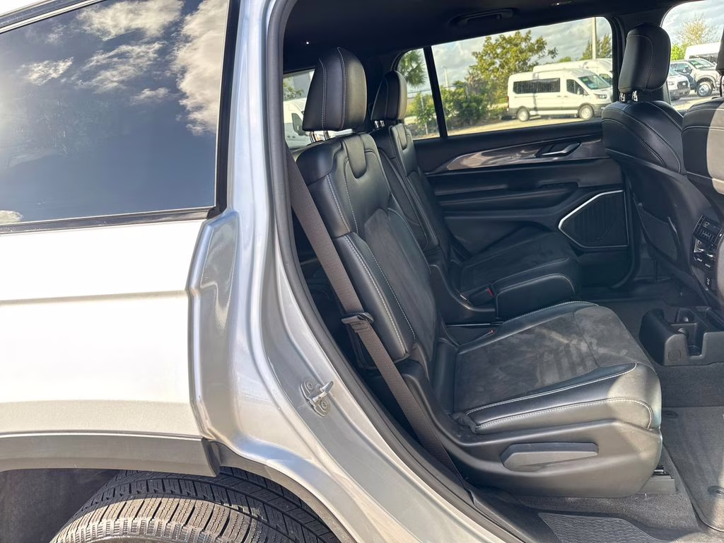 2021 Silver Zynith Jeep Grand Cherokee L Altitude 4X4 SUV