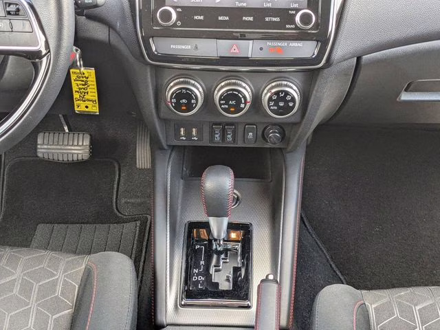 2024 Sunshine Orange Metallic Mitsubishi Outlander Sport 2.0 LE 4X4 SUV