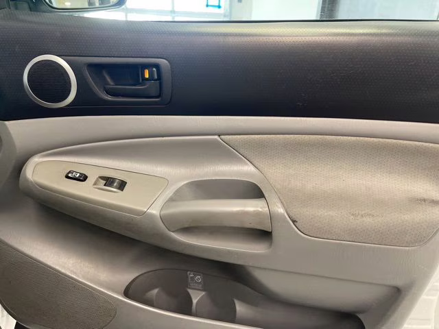 2008 Super White Toyota Tacoma PreRunner RWD Truck