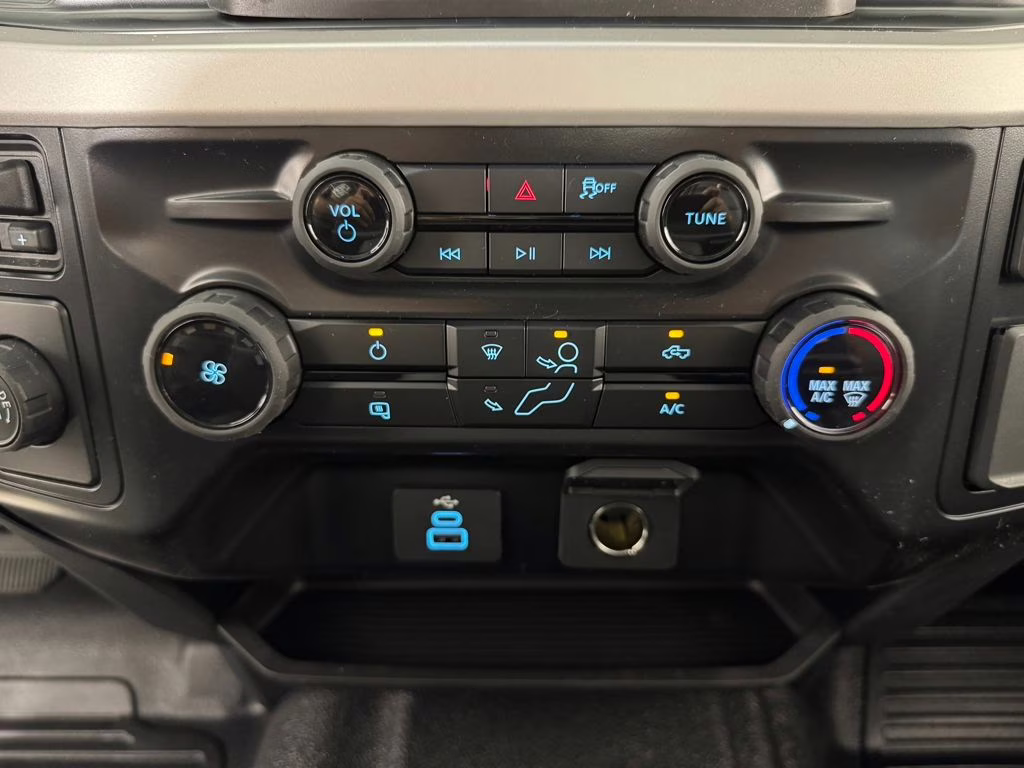 2026 Oxford White Ford Super Duty F-250 SRW XL RWD Truck