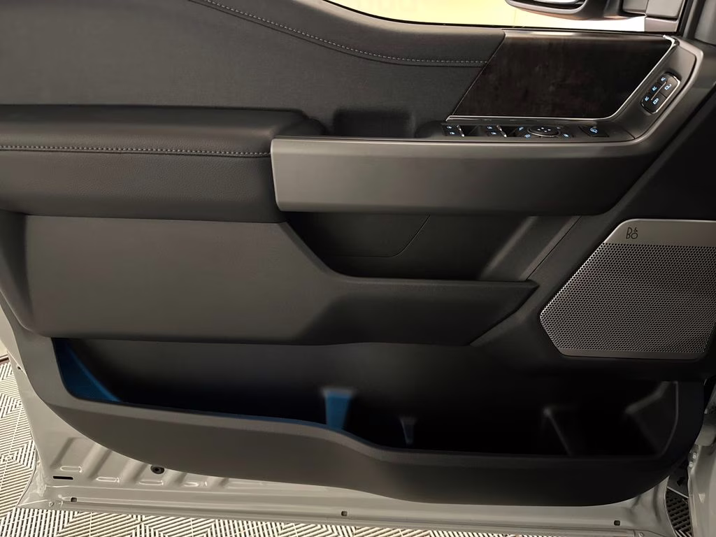 2026 Avalanche Ford Super Duty F-350 SRW Lariat 4X4 Truck