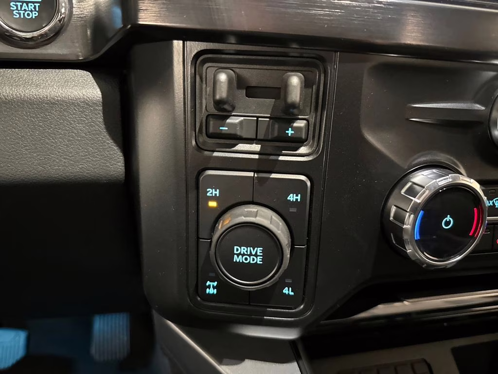 2026 Avalanche Ford Super Duty F-350 SRW Lariat 4X4 Truck