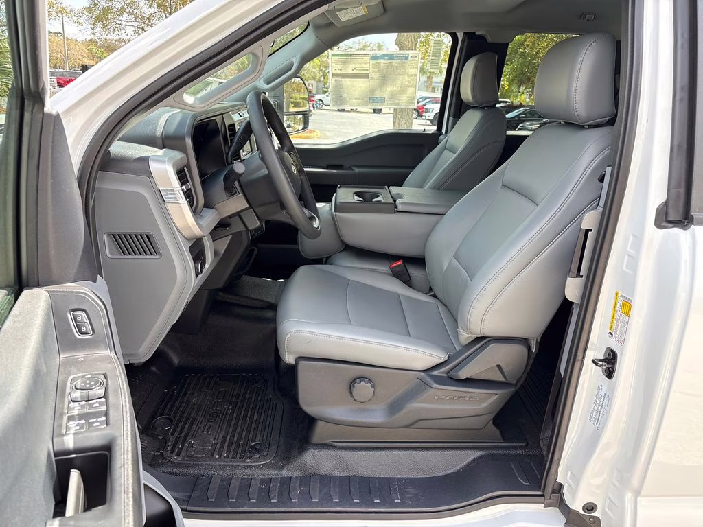 2026 Oxford White Ford Super Duty F-350 SRW XL RWD Truck