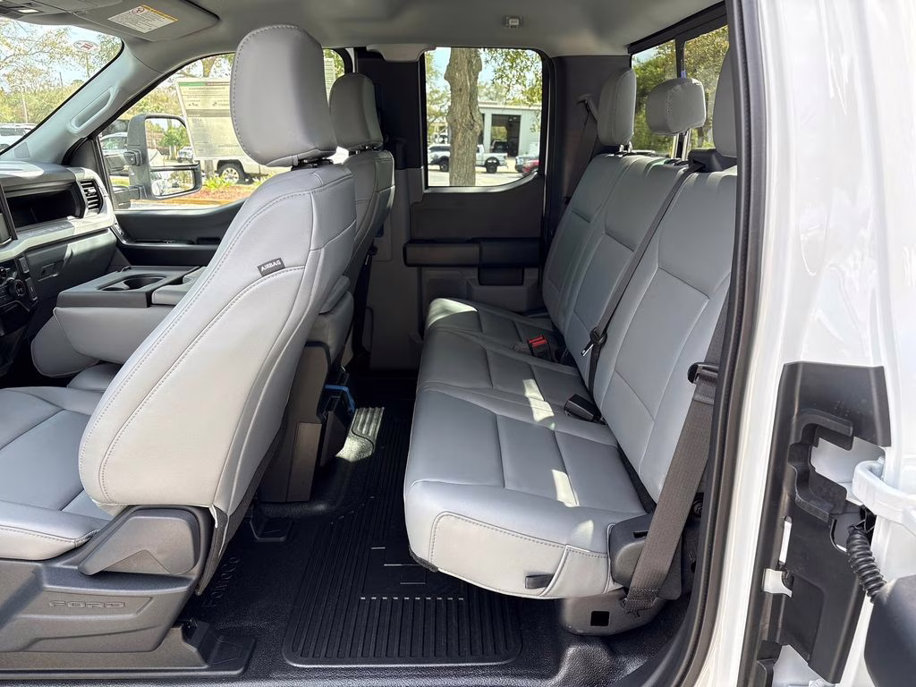 2026 Oxford White Ford Super Duty F-350 SRW XL RWD Truck