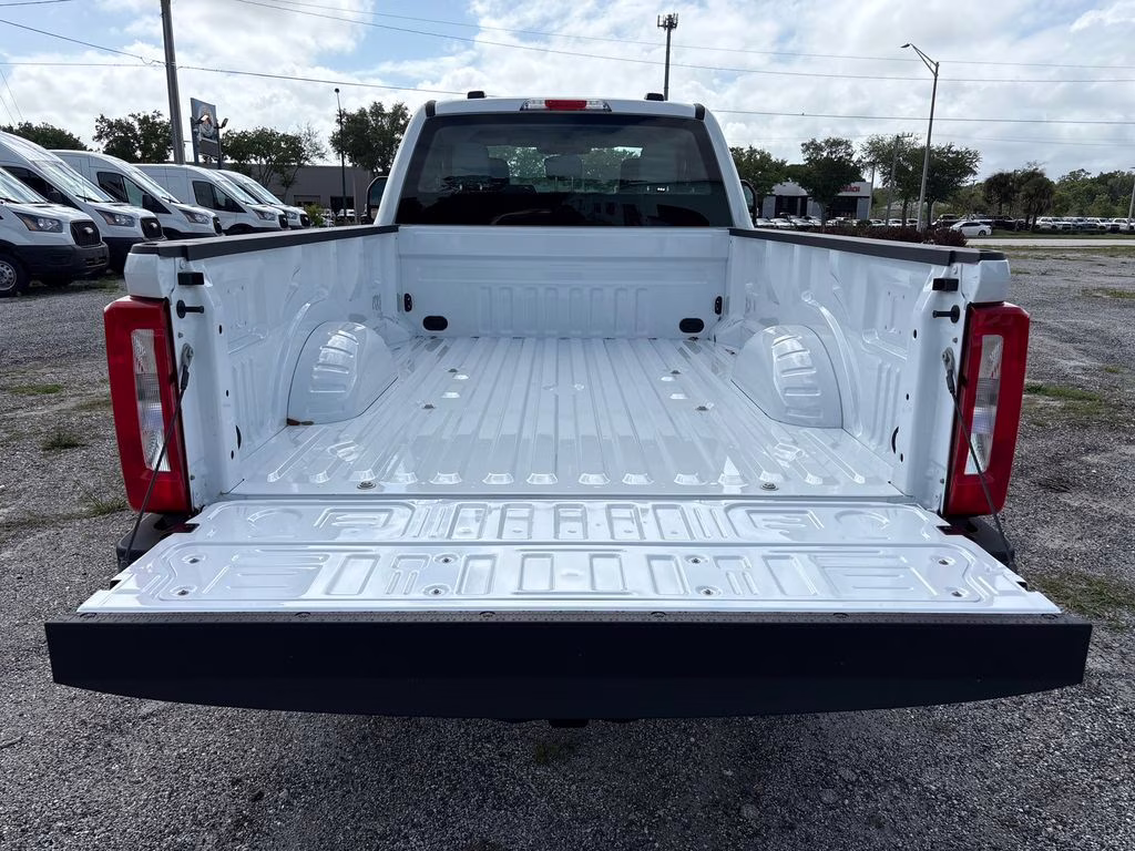 2026 Oxford White Ford Super Duty F-350 SRW XL RWD Truck