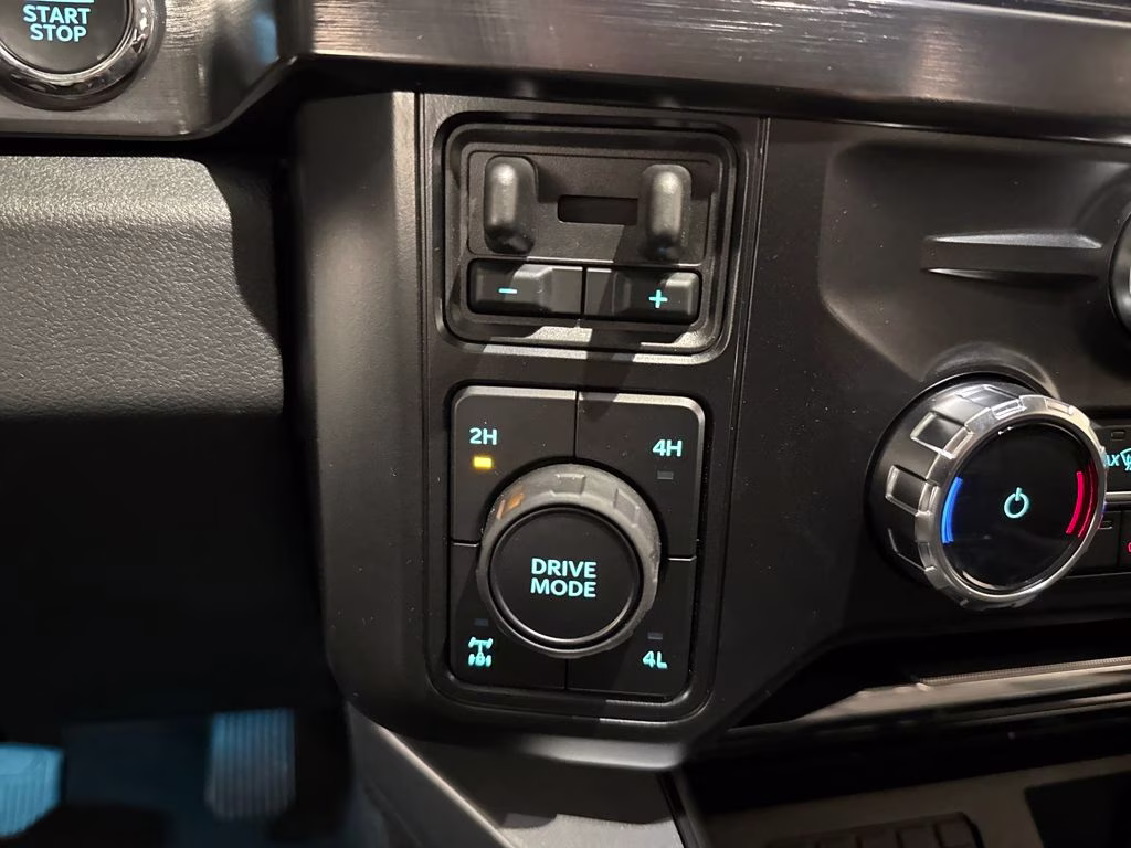 2026 Avalanche Ford Super Duty F-350 SRW Lariat 4X4 Truck