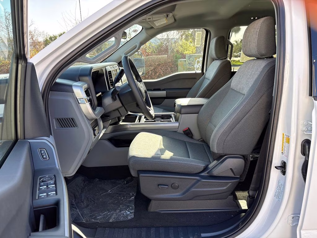 2026 Oxford White Ford Super Duty F-250 SRW XLT 4X4 Truck