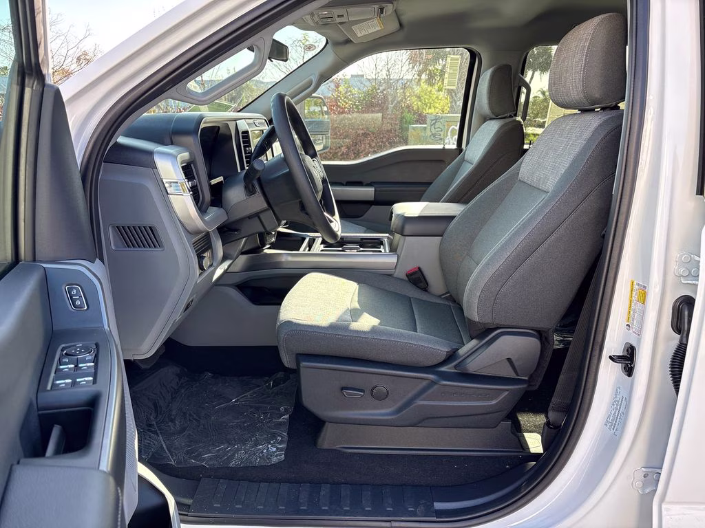 2026 OXFORD WHITE Ford Super Duty F-250 SRW XLT 4X4 Truck