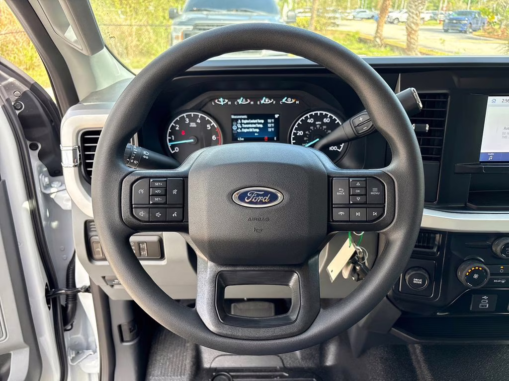 2026 Oxford White Ford Super Duty F-350 SRW XL RWD Truck