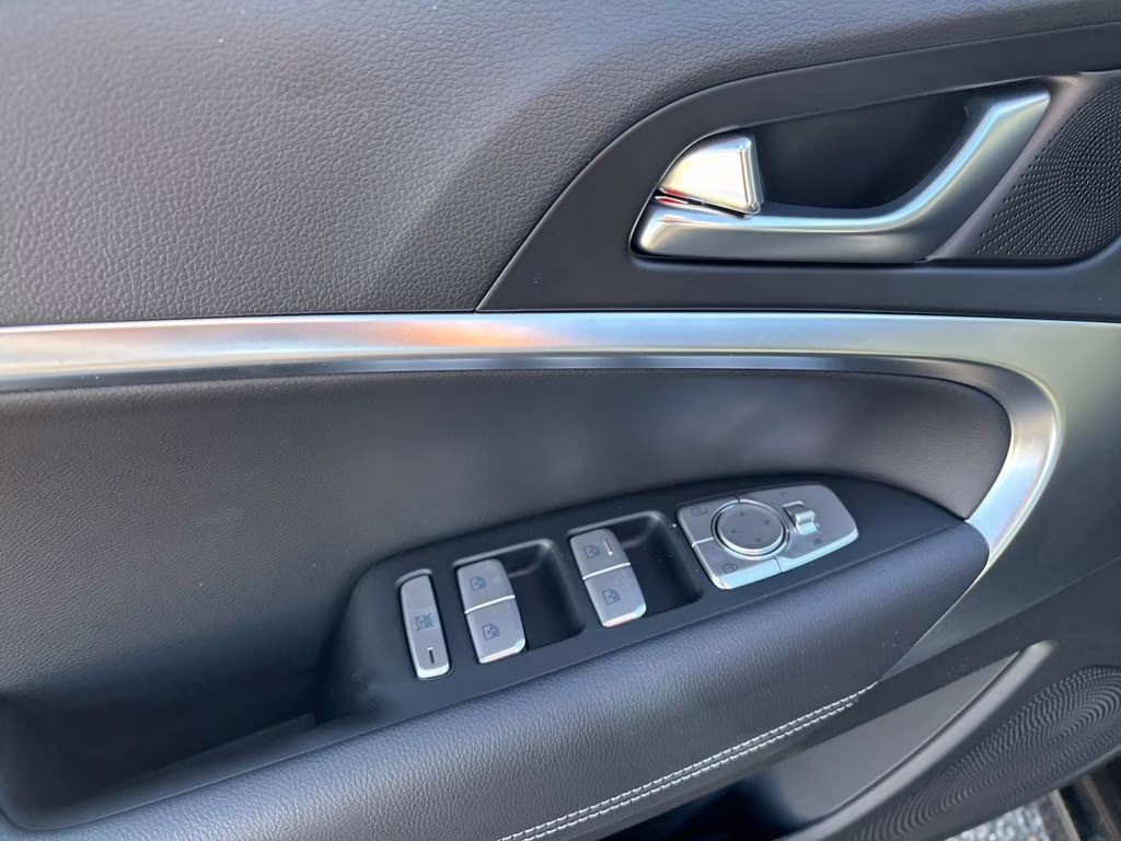 2026 Vik Black Genesis G70 2.5T RWD Sedan