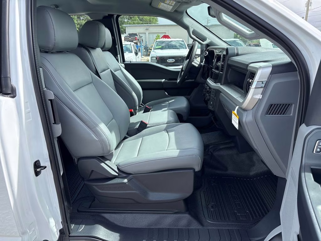 2026 Oxford White Ford Super Duty F-350 SRW XL RWD Truck